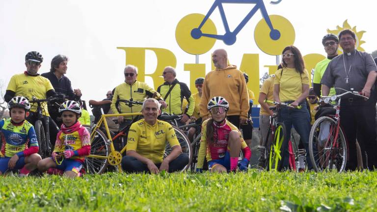 Rimini. A 100 giorni dal Tour de France: sindaco, giunta e vescovo in bici per il conto alla rovescia Rimini. A 100 giorni dal Tour de France: sindaco, giunta e vescovo in bici per il conto alla rovescia