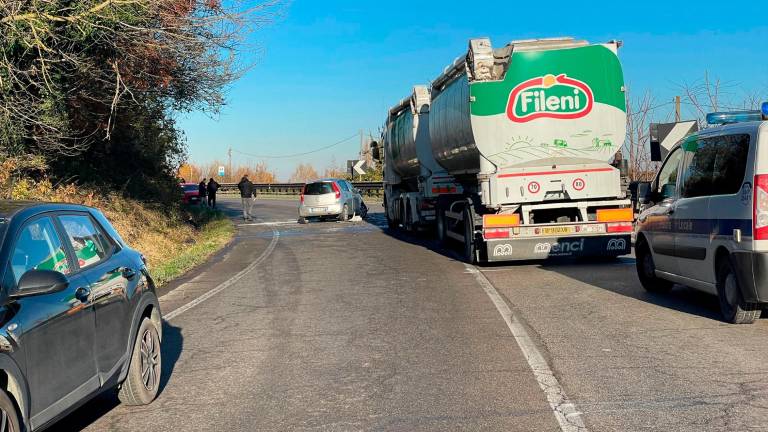 Incidente a Capocolle: traffico in tilt fino a mezzogiorno tra Cesena e Forlimpopoli sulla via Emilia VIDEO GALLERY Incidente a Capocolle: traffico in tilt fino a mezzogiorno tra Cesena e Forlimpopoli sulla via Emilia VIDEO GALLERY