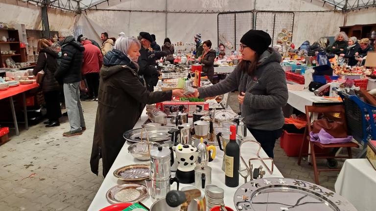 Forlì, pienone per il Mercatino dell’usato del Comitato per la lotta contro la fame nel mondo FOTOGALLERY Forlì, pienone per il Mercatino dell’usato del Comitato per la lotta contro la fame nel mondo FOTOGALLERY