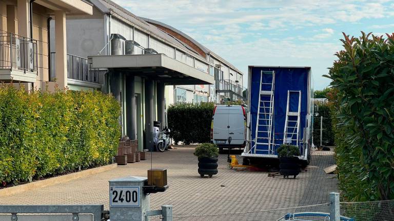 Cesena, imprenditore 43enne morto schiacciato sotto la pedana del sollevatore del camion - VIDEOGALLERY Cesena, imprenditore 43enne morto schiacciato sotto la pedana del sollevatore del camion - VIDEOGALLERY