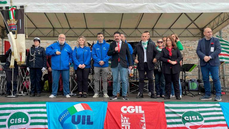 Cesena, primo maggio e trattori in piazza: la tradizione più forte del maltempo - Gallery Cesena, primo maggio e trattori in piazza: la tradizione più forte del maltempo - Gallery