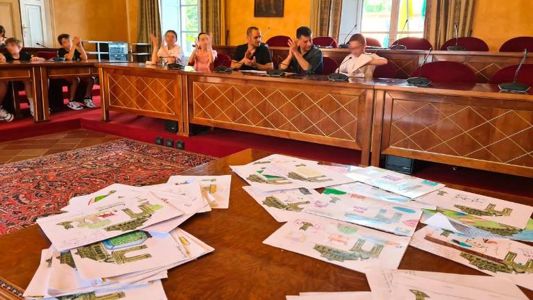 Santarcangelo, “ecco le nostre idee per la piazza”: il sindaco accoglie gli studenti della media Franchini Santarcangelo, “ecco le nostre idee per la piazza”: il sindaco accoglie gli studenti della media Franchini