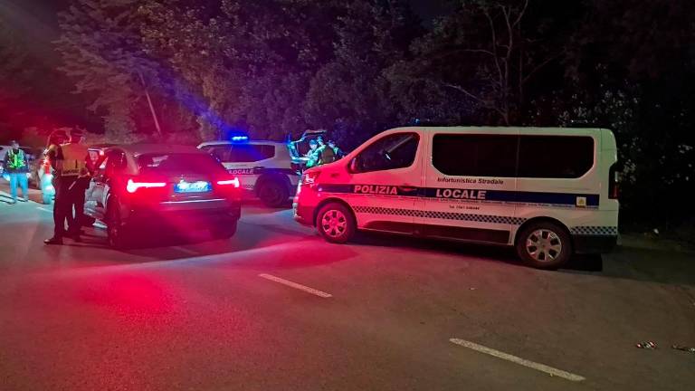 Riccione, “15 euro a testa e vi porto in discoteca”: i tassisti abusivi rischiano fino a 7mila euro di multa Riccione, “15 euro a testa e vi porto in discoteca”: i tassisti abusivi rischiano fino a 7mila euro di multa