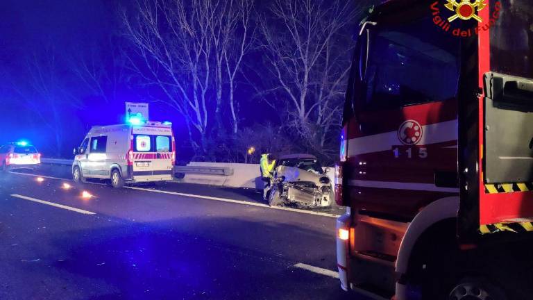 Imola. Quattro feriti in un incidente in autostrada. Due persone incastrate nell’auto Imola. Quattro feriti in un incidente in autostrada. Due persone incastrate nell’auto