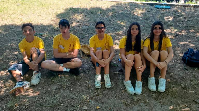 Ravenna, le magliette gialle al lavoro per rigenerare le panchine al parco John Lennon Ravenna, le magliette gialle al lavoro per rigenerare le panchine al parco John Lennon