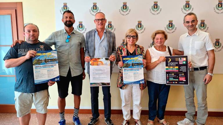 Da sinistra Paolo Mingotti e Matteo Poli di Osteria sul Lago, l’assessore alla cultura Claudio Carboni, la sindaca Francesca Marchetti, Marilena Manzitti di Varignana di notte e Francesco Del Grande della Proloco Da sinistra Paolo Mingotti e Matteo Poli di Osteria sul Lago, l’assessore alla cultura Claudio Carboni, la sindaca Francesca Marchetti, Marilena Manzitti di Varignana di notte e Francesco Del Grande della Proloco