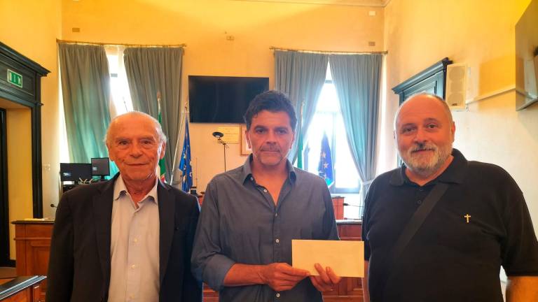 Il sindaco Massimo Medri, il presidente della coop bagnini Fabio Ceccaroni e Don Camprini Il sindaco Massimo Medri, il presidente della coop bagnini Fabio Ceccaroni e Don Camprini