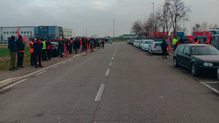 Operai e forze dell’ordine alla Brt Operai e forze dell’ordine alla Brt