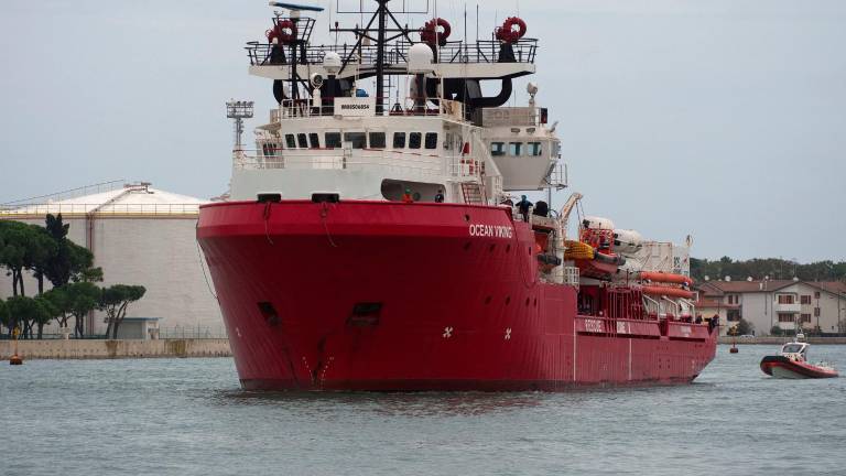 La nave Ocean Viking non arriverà a Ravenna: i 48 migranti sbarcati a Brindisi La nave Ocean Viking non arriverà a Ravenna: i 48 migranti sbarcati a Brindisi