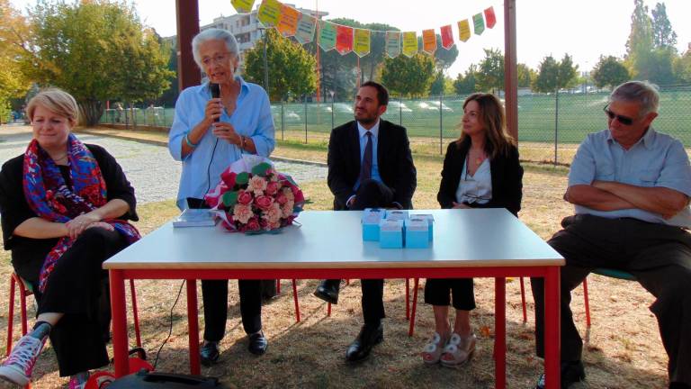 Cesena. Scuola primaria Vigne intitolata a Rita Levi Montalcini alla presenza della nipote Cesena. Scuola primaria Vigne intitolata a Rita Levi Montalcini alla presenza della nipote