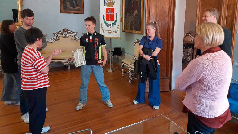 Lugo, talento delle moto e ottimo studente: Andrea Benvenuti ricevuto in Comune Lugo, talento delle moto e ottimo studente: Andrea Benvenuti ricevuto in Comune