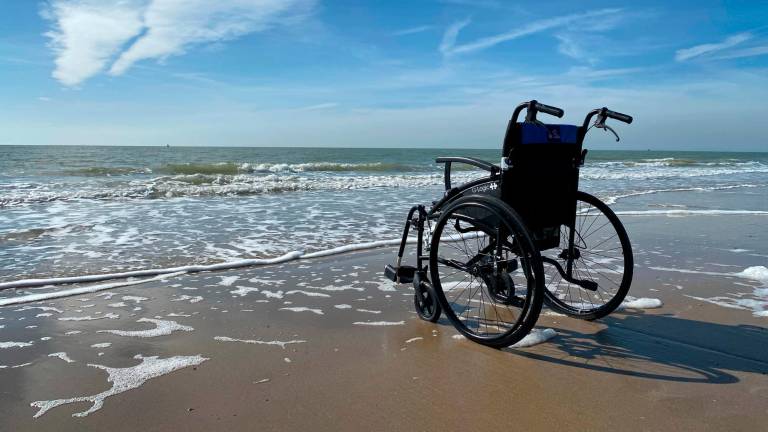 Rimini, una spiaggia libera e accessibile ai disabili a Marina Centro: via al progetto Rimini, una spiaggia libera e accessibile ai disabili a Marina Centro: via al progetto