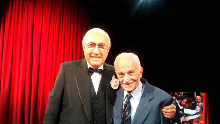 Pippo Baudo con il regista Giorgio Capitani durante una puntata di Una Serata sul Titano Pippo Baudo con il regista Giorgio Capitani durante una puntata di Una Serata sul Titano