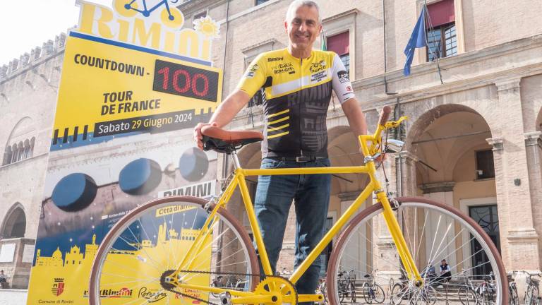 Rimini. A 100 giorni dal Tour de France: sindaco, giunta e vescovo in bici per il conto alla rovescia Rimini. A 100 giorni dal Tour de France: sindaco, giunta e vescovo in bici per il conto alla rovescia