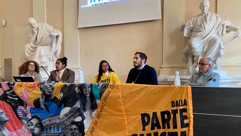 Cittadinanza onoraria italiana ai minori stranieri, il Comune di Cesena dà avvio al percorso con una cerimonia pubblica Cittadinanza onoraria italiana ai minori stranieri, il Comune di Cesena dà avvio al percorso con una cerimonia pubblica
