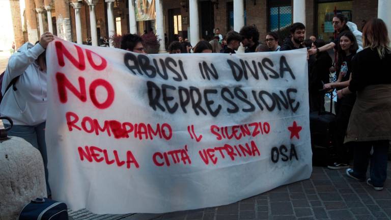 Ravenna, il collettivo Osa ha sfilato in centro Ravenna, il collettivo Osa ha sfilato in centro