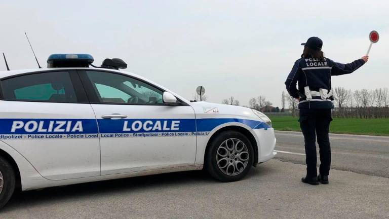 Auto rubata ad Alfonsine, grazie alle telecamere la Polizia locale la recupera in meno di 24 ore tra Lugo e Bagnacavallo Auto rubata ad Alfonsine, grazie alle telecamere la Polizia locale la recupera in meno di 24 ore tra Lugo e Bagnacavallo