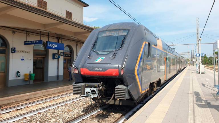 Lugo, alla stazione con i coltelli: denunciati due minori Lugo, alla stazione con i coltelli: denunciati due minori