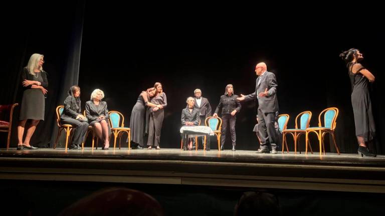 Un successo per i Centro Sociale Culturale Porta Nova di Russi, in collaborazione con la Compagnia Teatrale “Gli Effimeri” Un successo per i Centro Sociale Culturale Porta Nova di Russi, in collaborazione con la Compagnia Teatrale “Gli Effimeri”