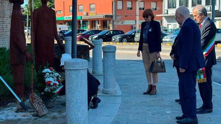 Forlì, un minuto di silenzio nel secondo anniversario dell’alluvione - Gallery Forlì, un minuto di silenzio nel secondo anniversario dell’alluvione - Gallery