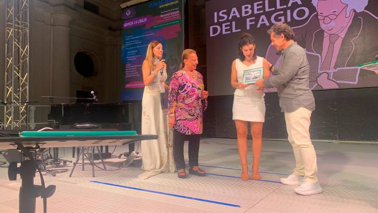 Premio Lauzi: Isabella Del Fagio, cantautrice faentina, è la miglior artista femminile Premio Lauzi: Isabella Del Fagio, cantautrice faentina, è la miglior artista femminile
