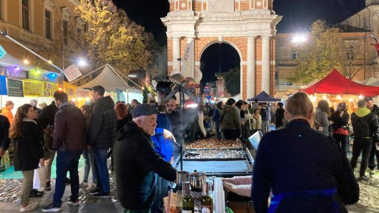 Santarcangelo. La Fiera di San Martino al via tra cibo, tradizioni, artigianato e commercio Santarcangelo. La Fiera di San Martino al via tra cibo, tradizioni, artigianato e commercio