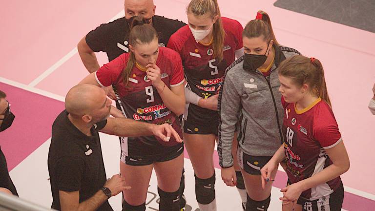 Volley A2 donne, 4 positività in casa Teodora: salta la sfida con Sant'Elia Volley A2 donne, 4 positività in casa Teodora: salta la sfida con Sant'Elia