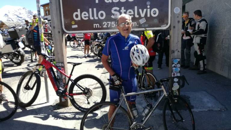 Maratona Alzheimer: Prodi scala lo Stelvio e dona i chilometri Maratona Alzheimer: Prodi scala lo Stelvio e dona i chilometri