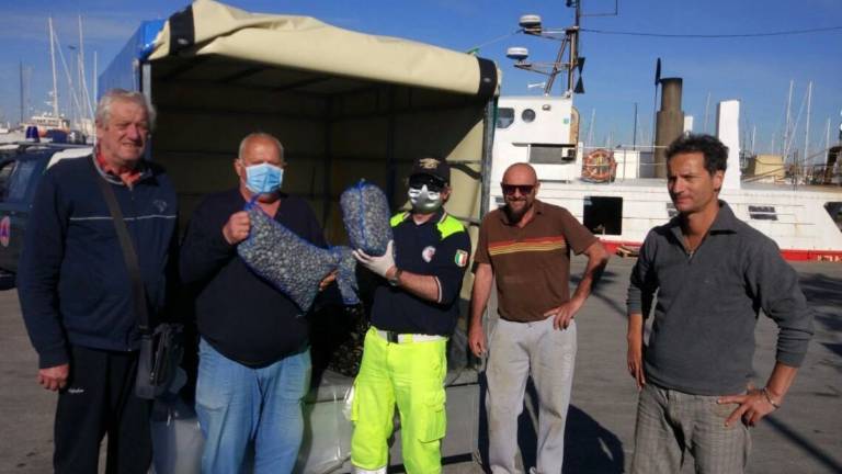 Rimini. Pesce e vongole in grande quantità per i bisognosi Rimini. Pesce e vongole in grande quantità per i bisognosi