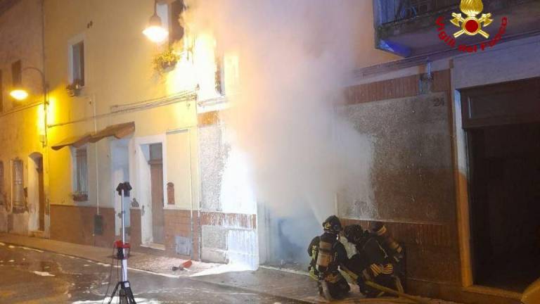 Castrocaro, incendio in un garage, intervengono Vigili del Fuoco: nessun ferito Castrocaro, incendio in un garage, intervengono Vigili del Fuoco: nessun ferito
