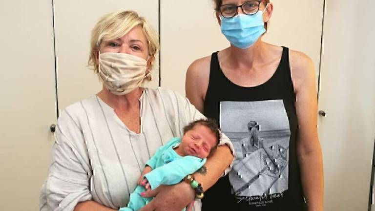 Nato in spiaggia, i genitori lo chiamano Paolo come il bagnino Nato in spiaggia, i genitori lo chiamano Paolo come il bagnino