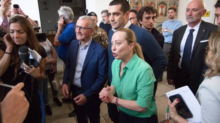 Alluvione, Meloni: Già stanziati 4,5 miliardi. Il sindaco di Ravenna: Narrazione surreale, torni qui e parli con i cittadini Alluvione, Meloni: Già stanziati 4,5 miliardi. Il sindaco di Ravenna: Narrazione surreale, torni qui e parli con i cittadini
