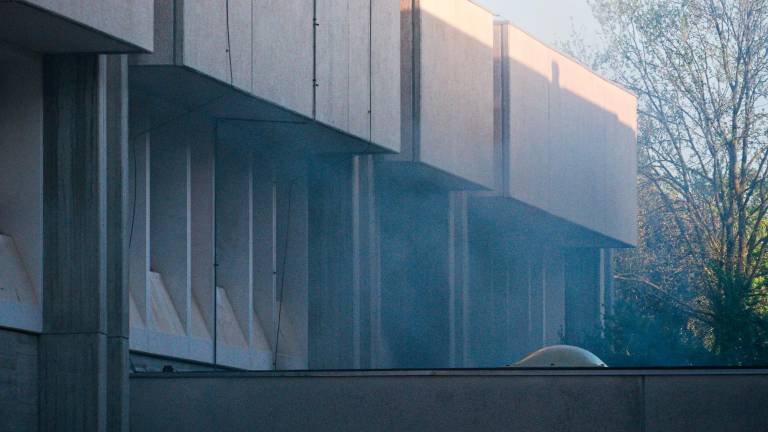 Ravenna, incendio all’interno della scuola Don Minzoni. Salta in rientro in classe: niente lezioni il 3 aprile Ravenna, incendio all’interno della scuola Don Minzoni. Salta in rientro in classe: niente lezioni il 3 aprile