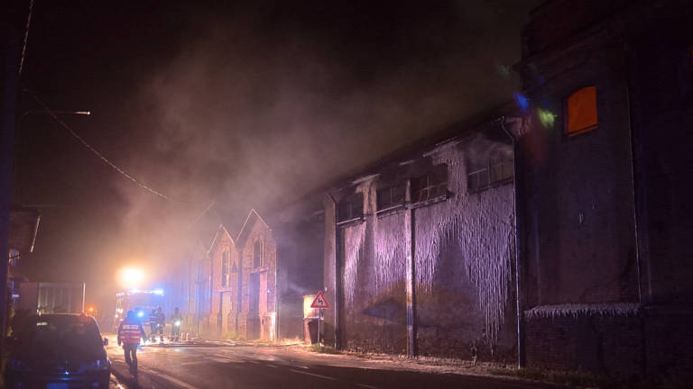 Massa Lombarda, incendio agli ex magazzini Massa Lombarda, incendio agli ex magazzini