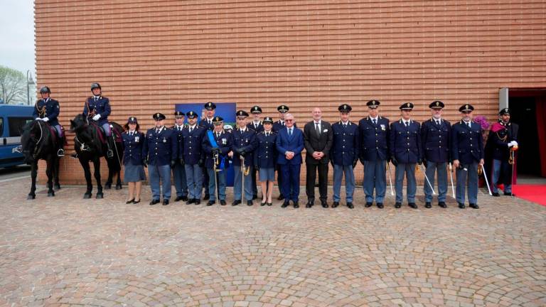 I poliziotti premiati con Prefetto e Questore (Foto Massimo Fiorentini) I poliziotti premiati con Prefetto e Questore (Foto Massimo Fiorentini)