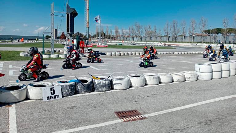 A Cervia quasi 100 giovanissimi sulle minimoto nel nome di Marco Simoncelli VIDEO GALLERY A Cervia quasi 100 giovanissimi sulle minimoto nel nome di Marco Simoncelli VIDEO GALLERY