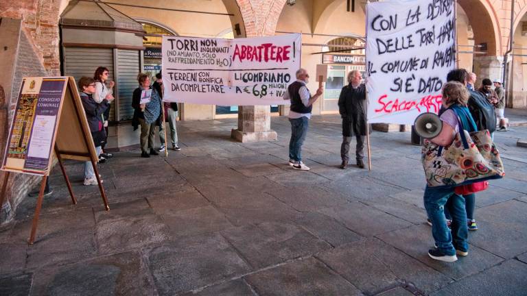 Ravenna, sulle Torri Hamon LpRa interroga l’aula sull’età, la Giunta glissa. Assente giustificata l’assessora, risponderà per iscritto VIDEO GALLERY