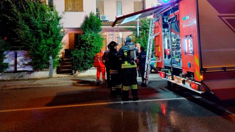 Ravenna, incendio in una casa, nessun ferito. Salvo il gatto fuggito dalla soffitta Ravenna, incendio in una casa, nessun ferito. Salvo il gatto fuggito dalla soffitta