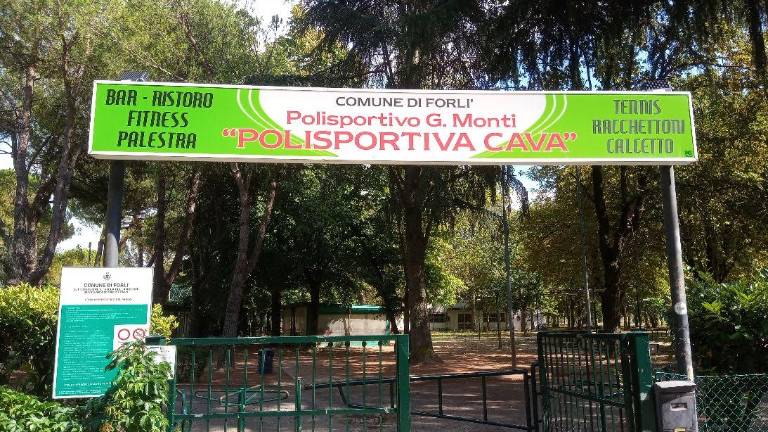 Forlì. Polisportivo Monti, 50 alberi da abbattere Forlì. Polisportivo Monti, 50 alberi da abbattere