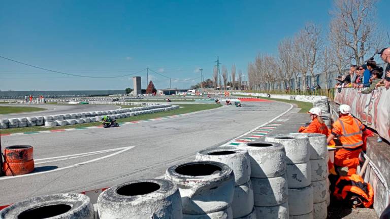 A Cervia quasi 100 giovanissimi sulle minimoto nel nome di Marco Simoncelli VIDEO GALLERY A Cervia quasi 100 giovanissimi sulle minimoto nel nome di Marco Simoncelli VIDEO GALLERY