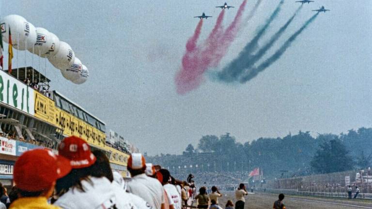 Formula 1, le Frecce tricolori sui cieli di Imola 40 anni dopo Formula 1, le Frecce tricolori sui cieli di Imola 40 anni dopo