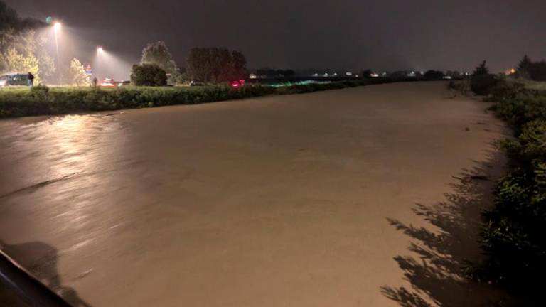 Maltempo in Romagna, a Castel Bolognese tracima il Senio: “Salite ai piani alti delle case” Maltempo in Romagna, a Castel Bolognese tracima il Senio: “Salite ai piani alti delle case”