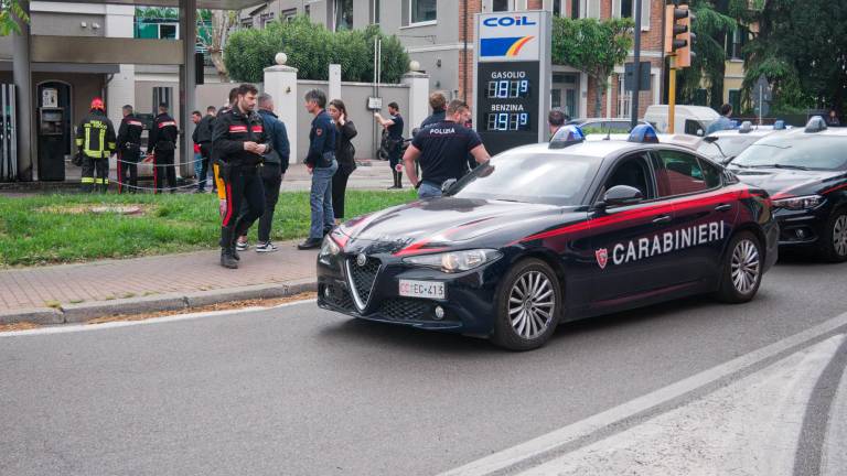 Ravenna, folle incendio doloso a distributore di benzina di via Candiano. Evitata l’esplosione. Bloccato il responsabile FOTO E VIDEO