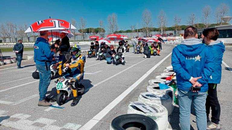 A Cervia quasi 100 giovanissimi sulle minimoto nel nome di Marco Simoncelli VIDEO GALLERY A Cervia quasi 100 giovanissimi sulle minimoto nel nome di Marco Simoncelli VIDEO GALLERY