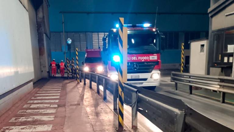 Ravenna, incendio a Marcegaglia. Nessun ferito Ravenna, incendio a Marcegaglia. Nessun ferito