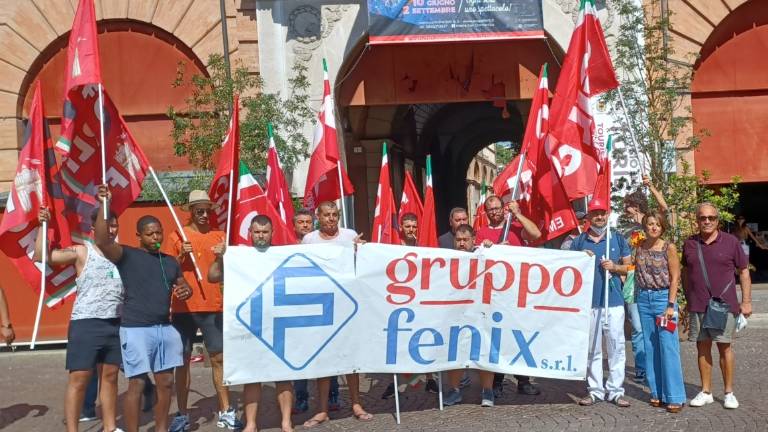 Forlì. Vertenza Fenix: delegazione di lavoratori in Municipio e all'Unieuro Forlì. Vertenza Fenix: delegazione di lavoratori in Municipio e all'Unieuro