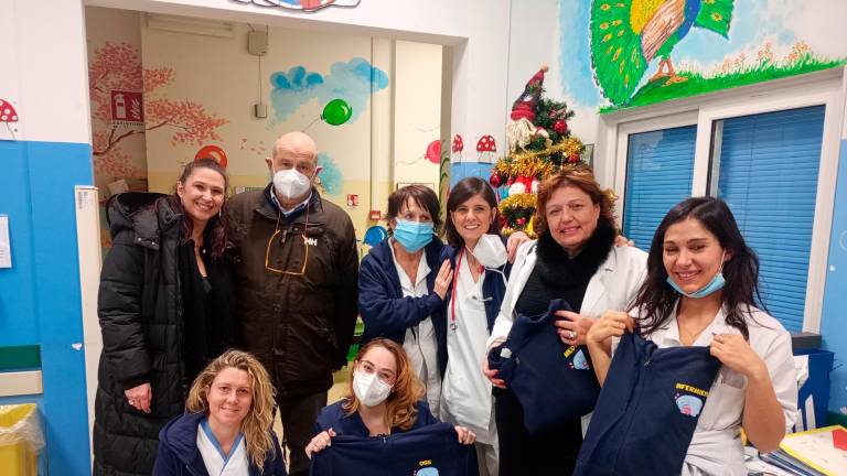 Ravenna, da Sapir felpe personalizzate allo staff di Pediatria Ravenna, da Sapir felpe personalizzate allo staff di Pediatria