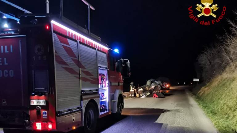 Santa Sofia, misterioso incidente: un'auto ribaltata e dentro non c'è nessuno Santa Sofia, misterioso incidente: un'auto ribaltata e dentro non c'è nessuno