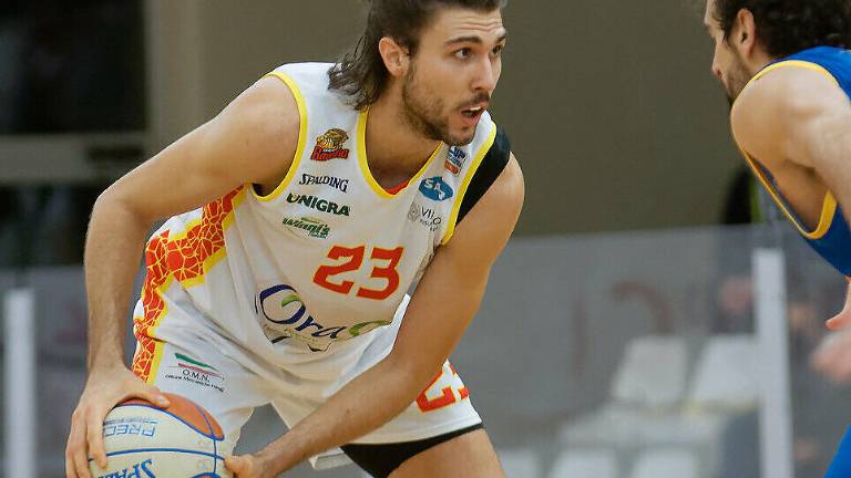 Basket A2, il lancio dei giovani frutta 40mila euro all'OraSì Basket A2, il lancio dei giovani frutta 40mila euro all'OraSì