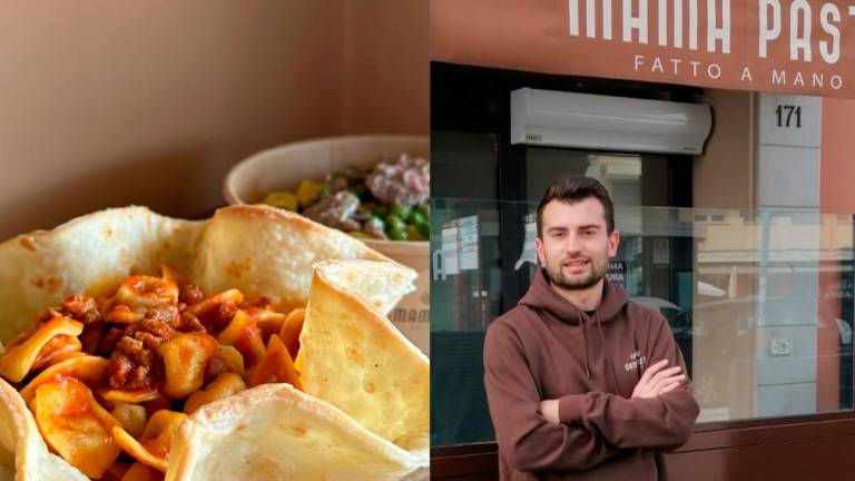 Il titolare di Mama Pasta, Massimiliano Franca. Di fianco il piatto di piadina